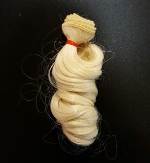 Cheveux acryliques ondulés 30g blond clair 1m de long
