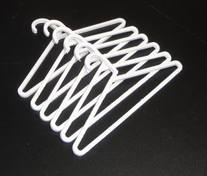 Lot de 6 cintres blancs pour poupée