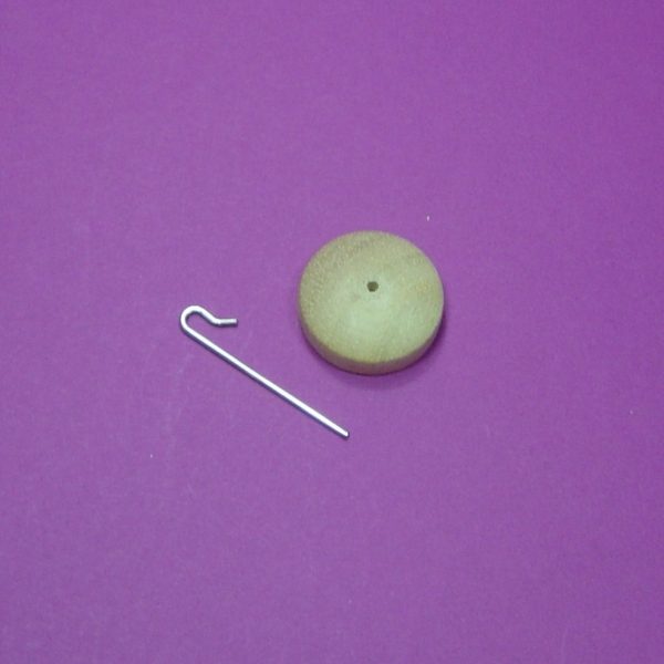 Crochet en bois avec tige metallique