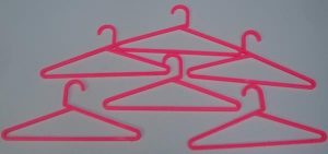 Lot de 6 cintres roses 7,50cm de long sur 3,50cm de haut