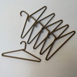 Lot de 6 cintres couleur bronze pour poupée